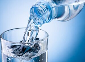 Nước giúp bôi trơn và bảo vệ khớp khỏi tổn thương