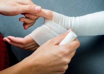 Cách sơ cứu gãy xương đúng cách: Những điều bạn cần biết