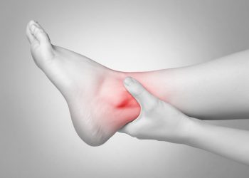 Tràn dịch khớp cổ chân là gì? Nguyên nhân, triệu chứng và cách điều trị