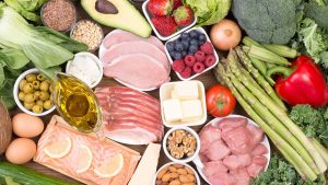Bạn nên duy trì chế độ dinh dưỡng hợp lý với các thực phẩm chứa nhiều dinh dưỡng
