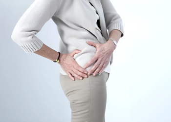 Đau hông phải là bệnh gì? Nguyên nhân, triệu chứng và cách điều trị