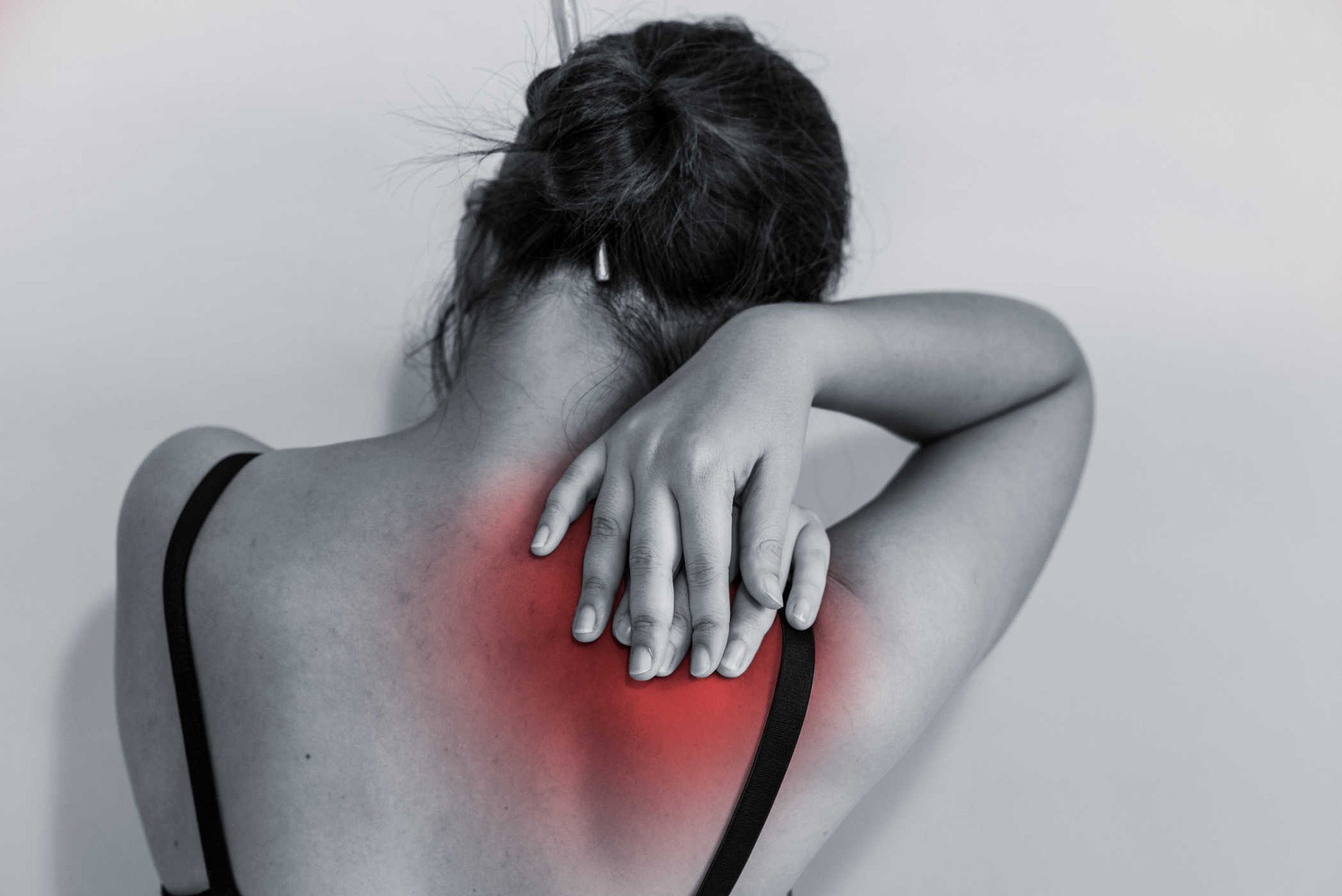Do vai phải hoạt động liên tục hằng ngày nên khớp vai dễ bị tổn thương