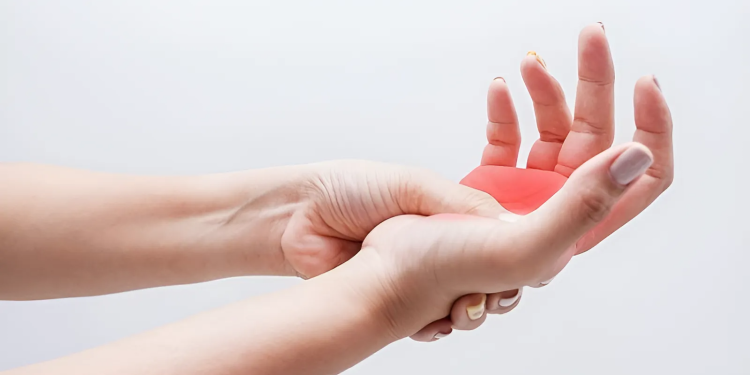 Tê đầu ngón tay là bệnh gì? Nguyên nhân, triệu chứng và cách điều trị