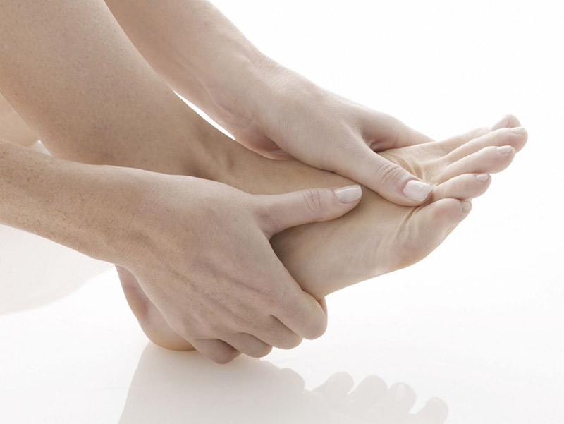 Xoa bóp giúp giảm đau khớp sau khi uống bia rượu